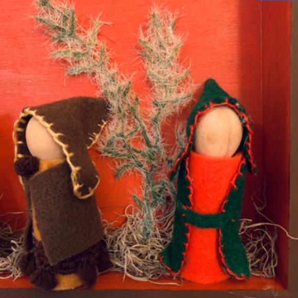 Waldorf Peg Dolls Wall Hanging - Picture 3 of 4